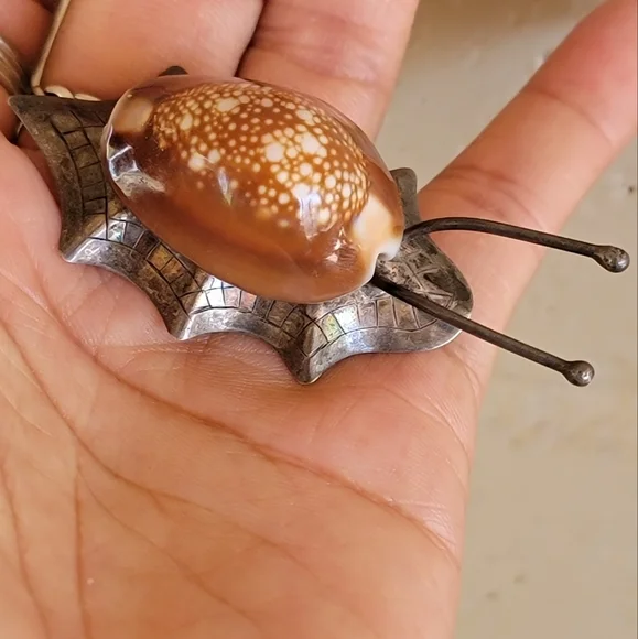 *RARE* epic genuine cowrie shell 925 sterling silver snail brooch